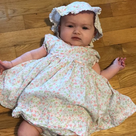 Flower dress with matching hat and bottoms - Picture 1 of 8